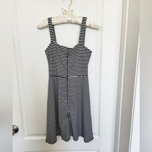 Forever 21 Sundress Womens- Small front Eye hook Skater dress black & white 👗👗